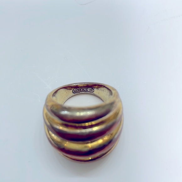 Coach Tricoloured Shell Ring, Size 6 - Picture 6 of 7
